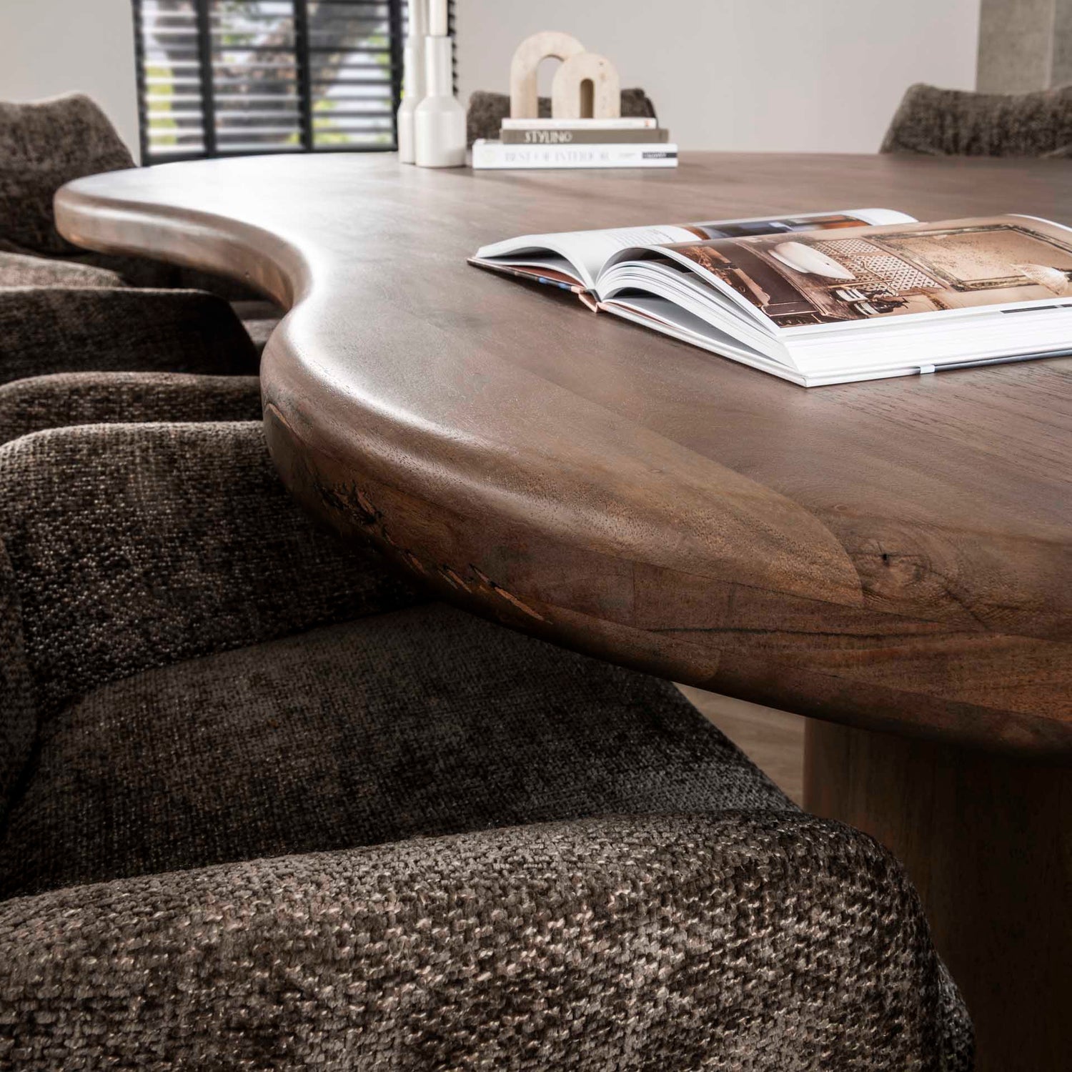 Eettafel Sculpture - 244x165x77 cm - Drift Brown - Acacia