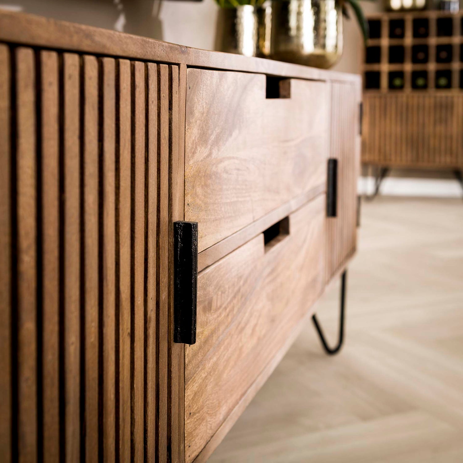 TV-meubel Tweak - 135x35x55 cm - Zandkleur - Mango