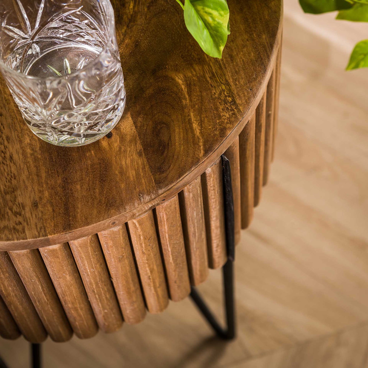 Nachtkastje met 1 lade Tweak Rond - 40x40x60 cm - Zandkleur - Mango