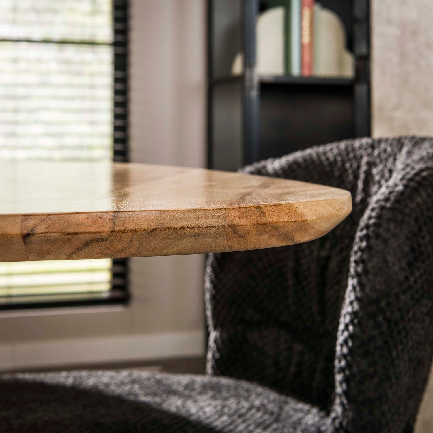 Eettafel Driehoek - 135x135x76 cm - Naturel - Acacia