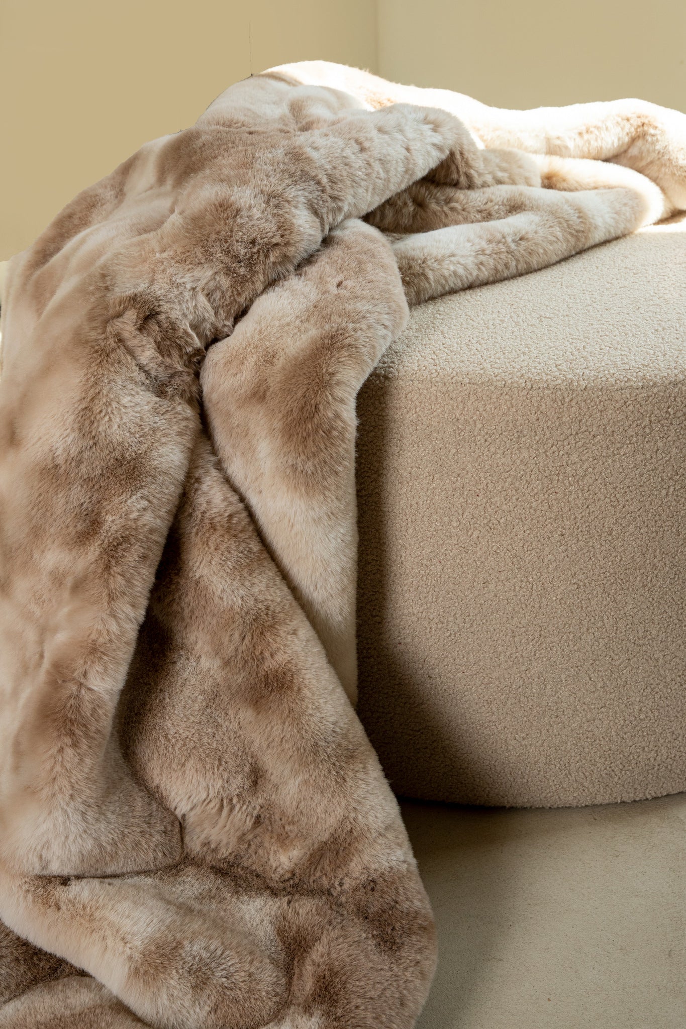 Linde Beige Faux Fur Plaid In Giftbox 150 X 200