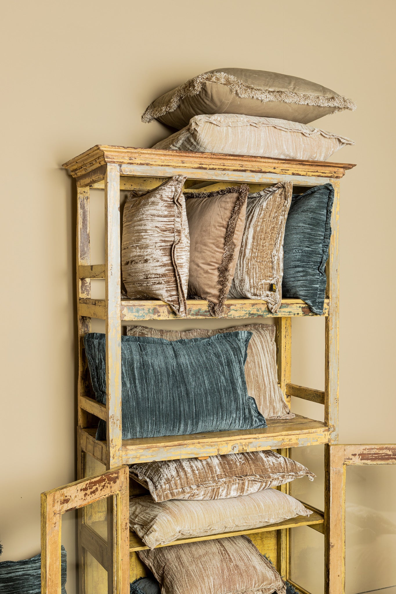 Nous Taupe Velvet Cushion With Fringes Square L