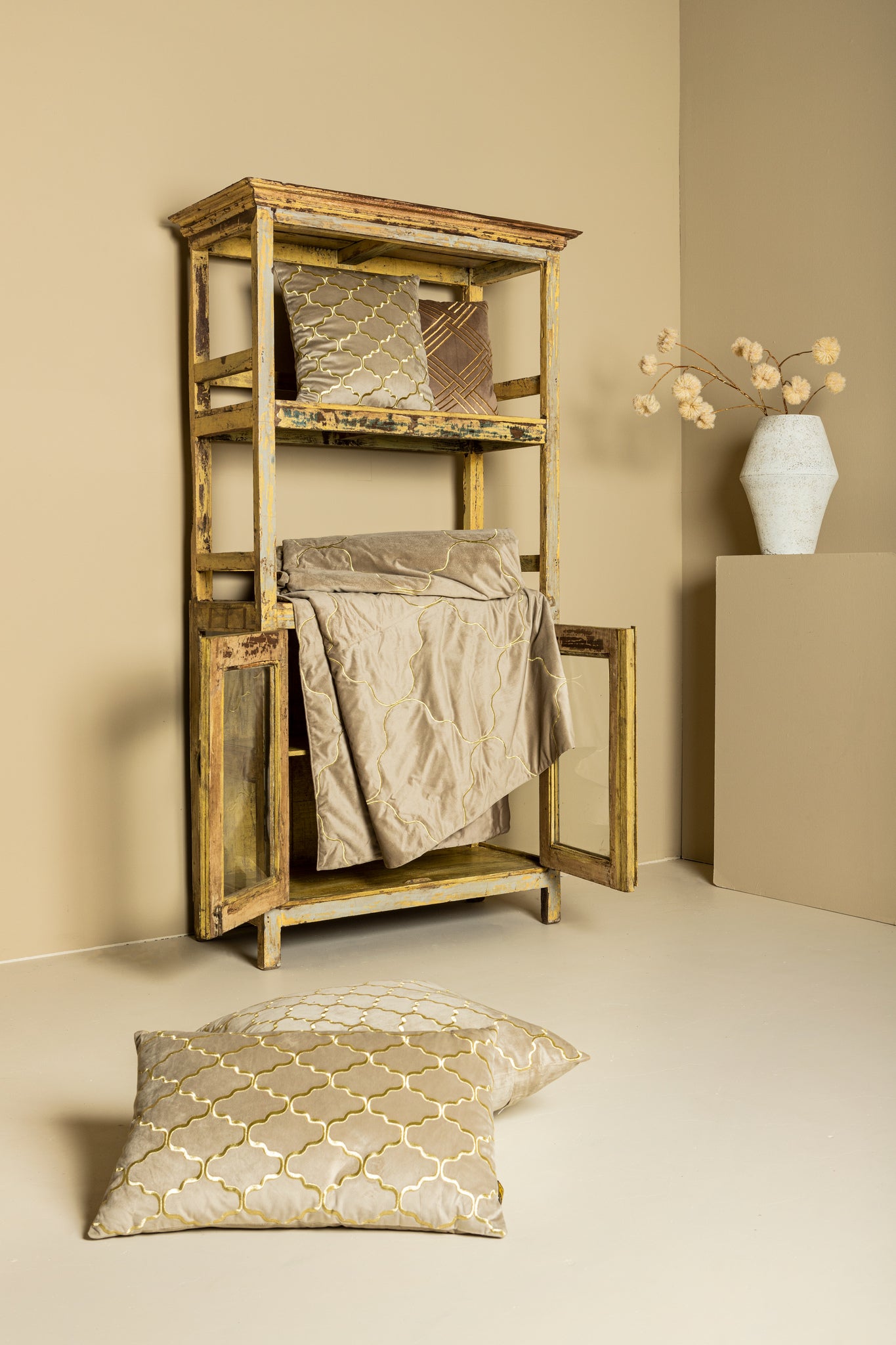 Cerine Brown Velvet Bedspread Embroidery Pattern