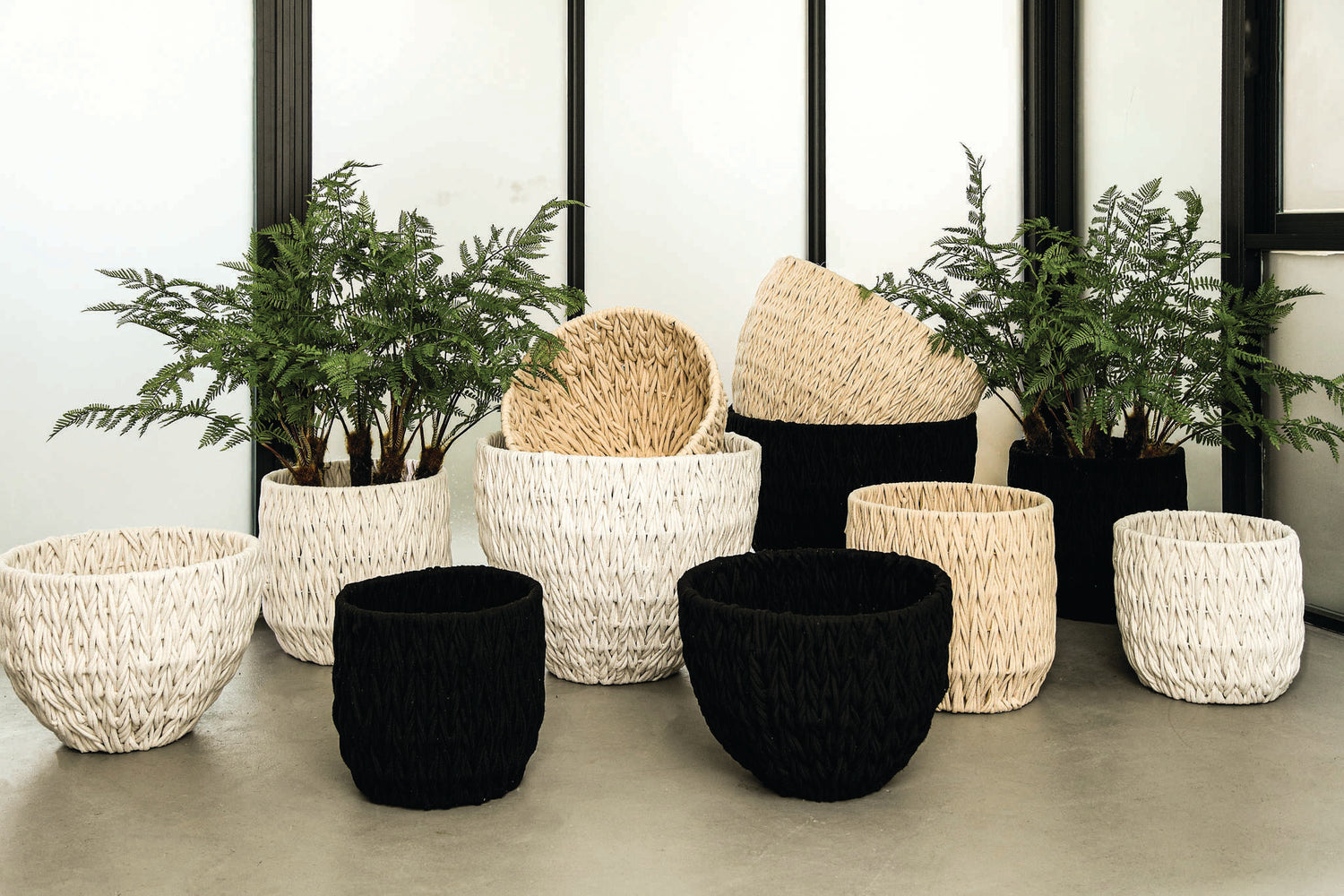 Elliot White Linen Rope Round Basket Low SV2