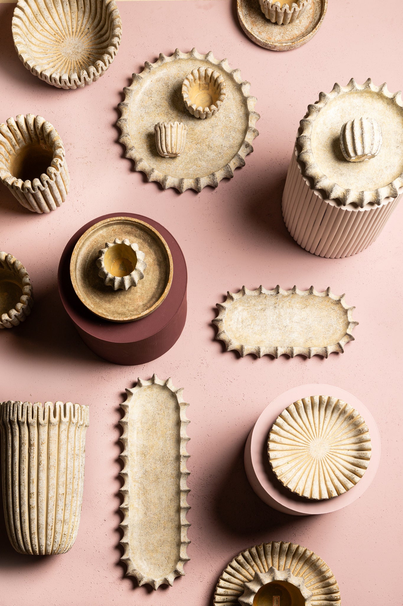 Raffay Cream Cement Round Plate Ribbed Lines L