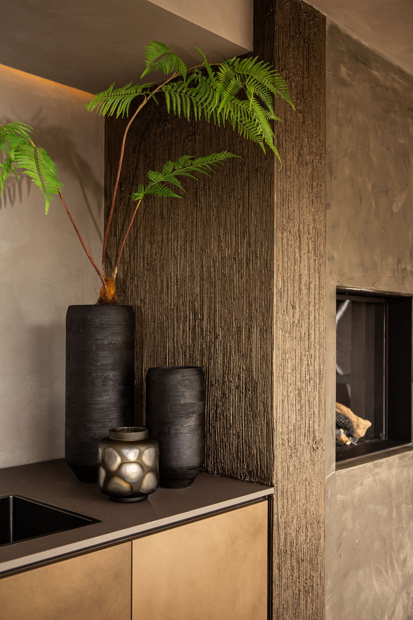 Gerd Black Mango Wood Pot Rounded Border S