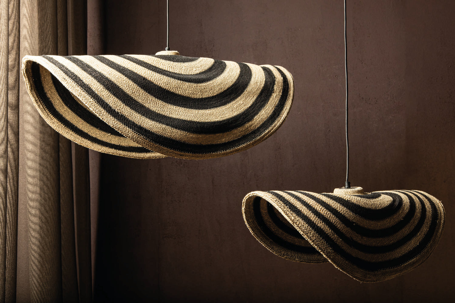 Loulou Natural Seagrass Wavy Hanging Lamp S