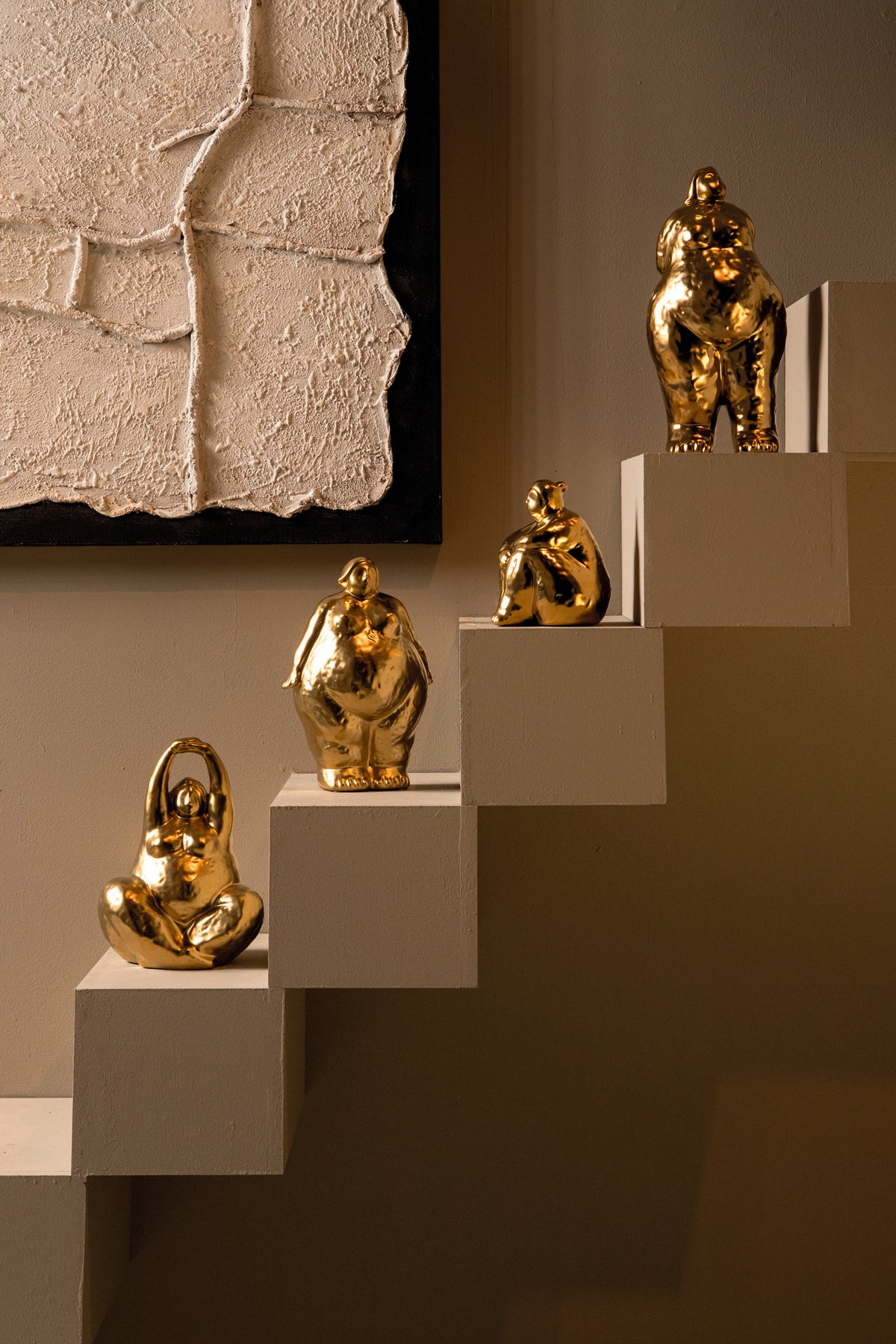 Oday Gold Ceramic Women Statue Standing B
