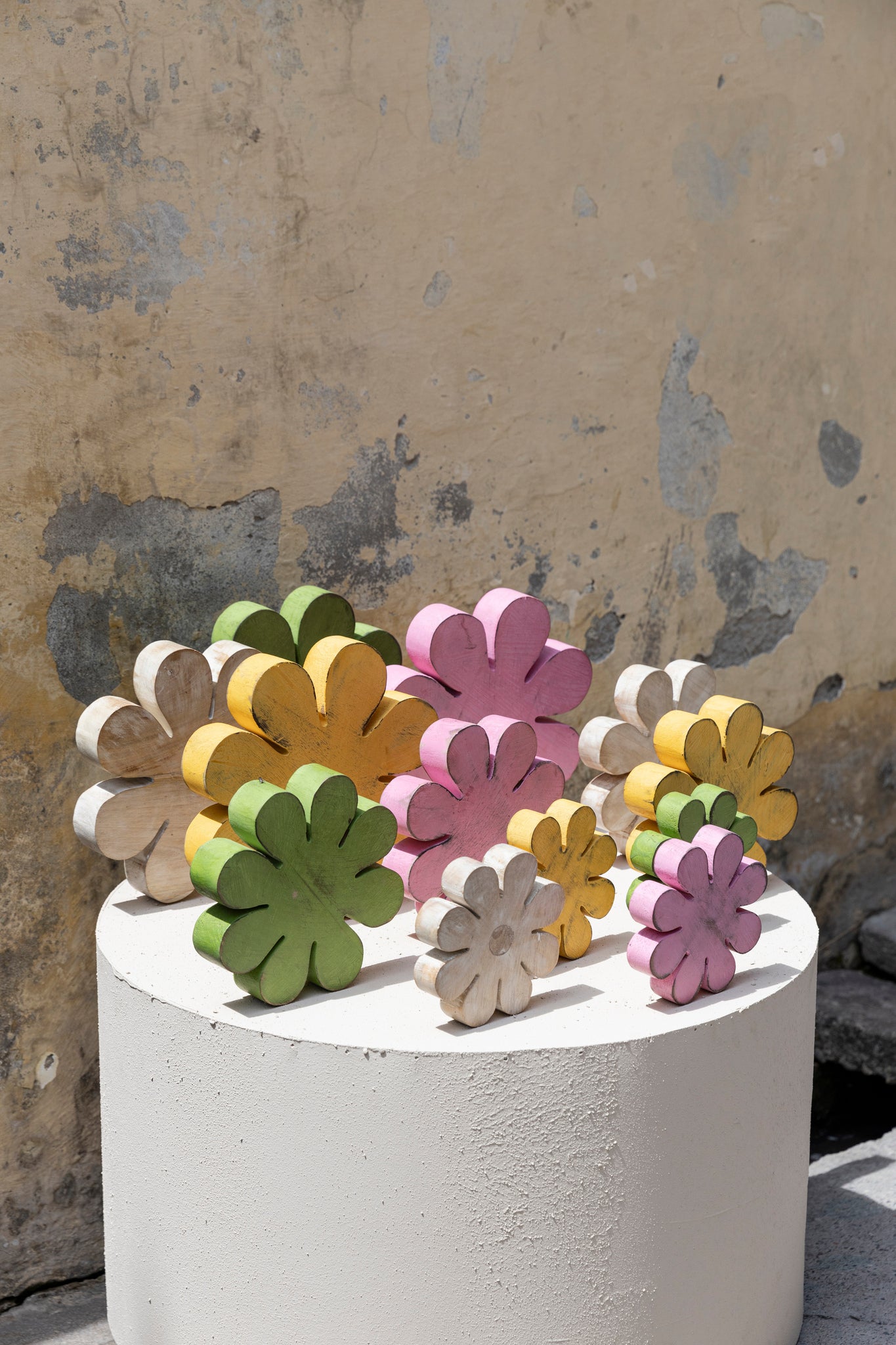 Zaniel Green Mango Wood Flower Shaped Statue L