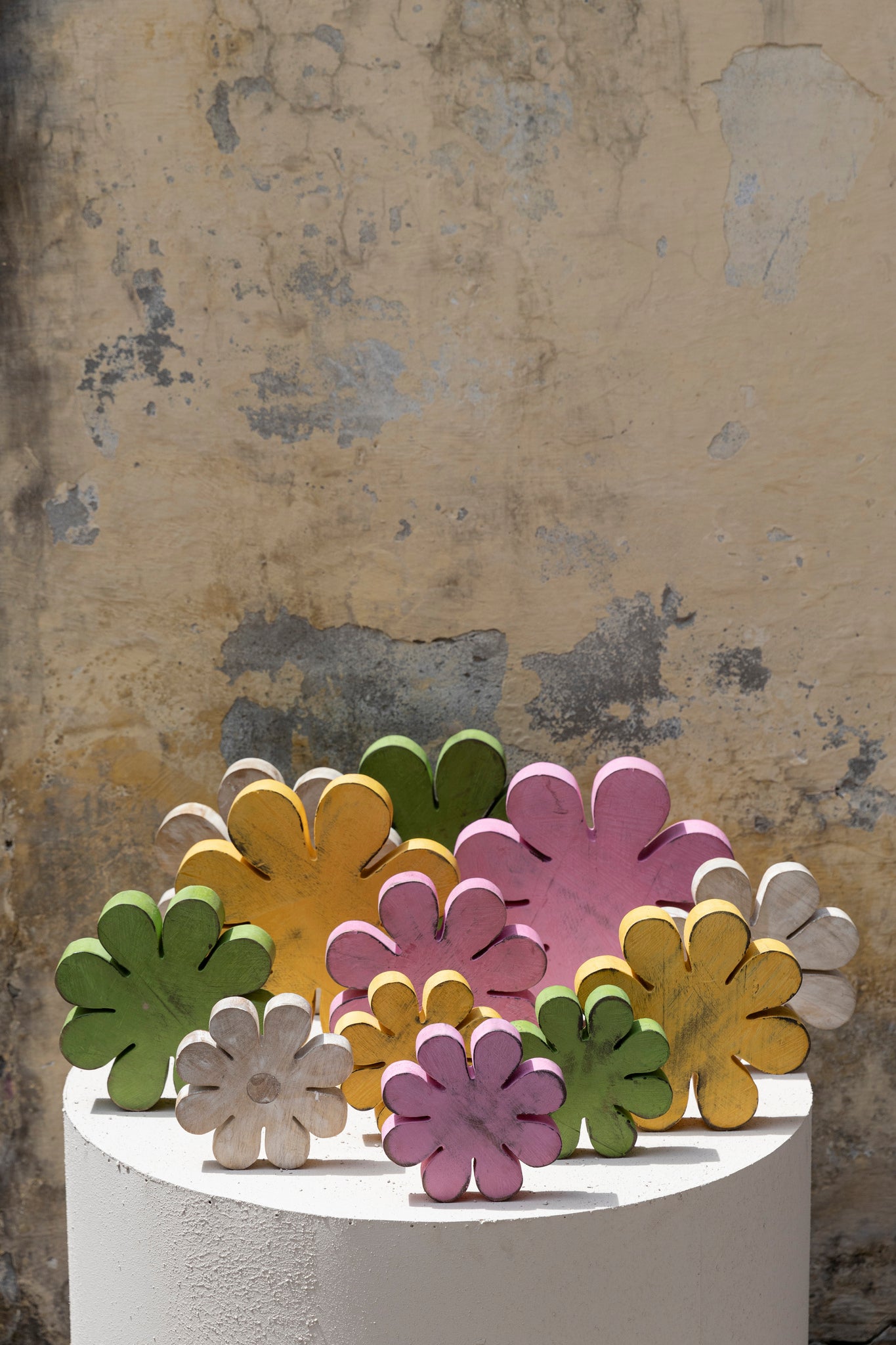 Zaniel Green Mango Wood Flower Shaped Statue L