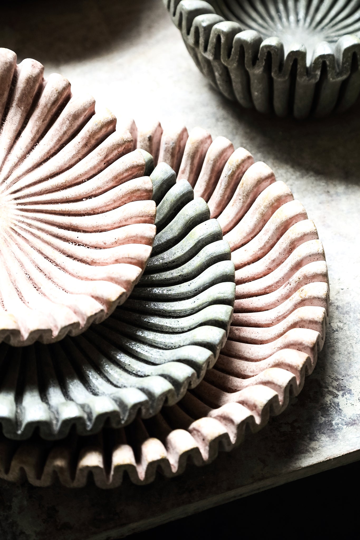 Raffay Brown Cement Round Plate Ribbed Lines L