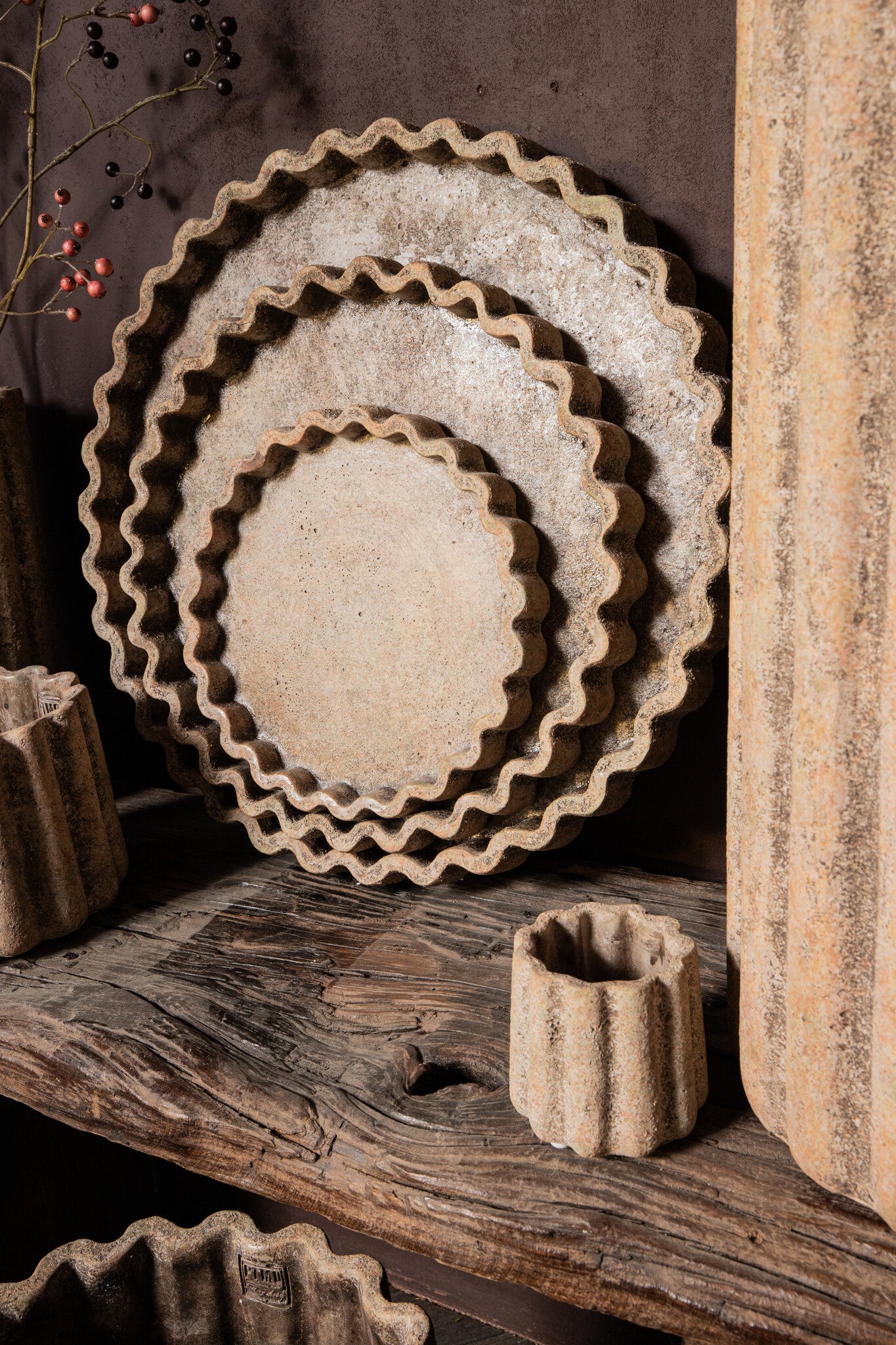 Jaydean Grey Cement Plate Ribbed Structure Round L