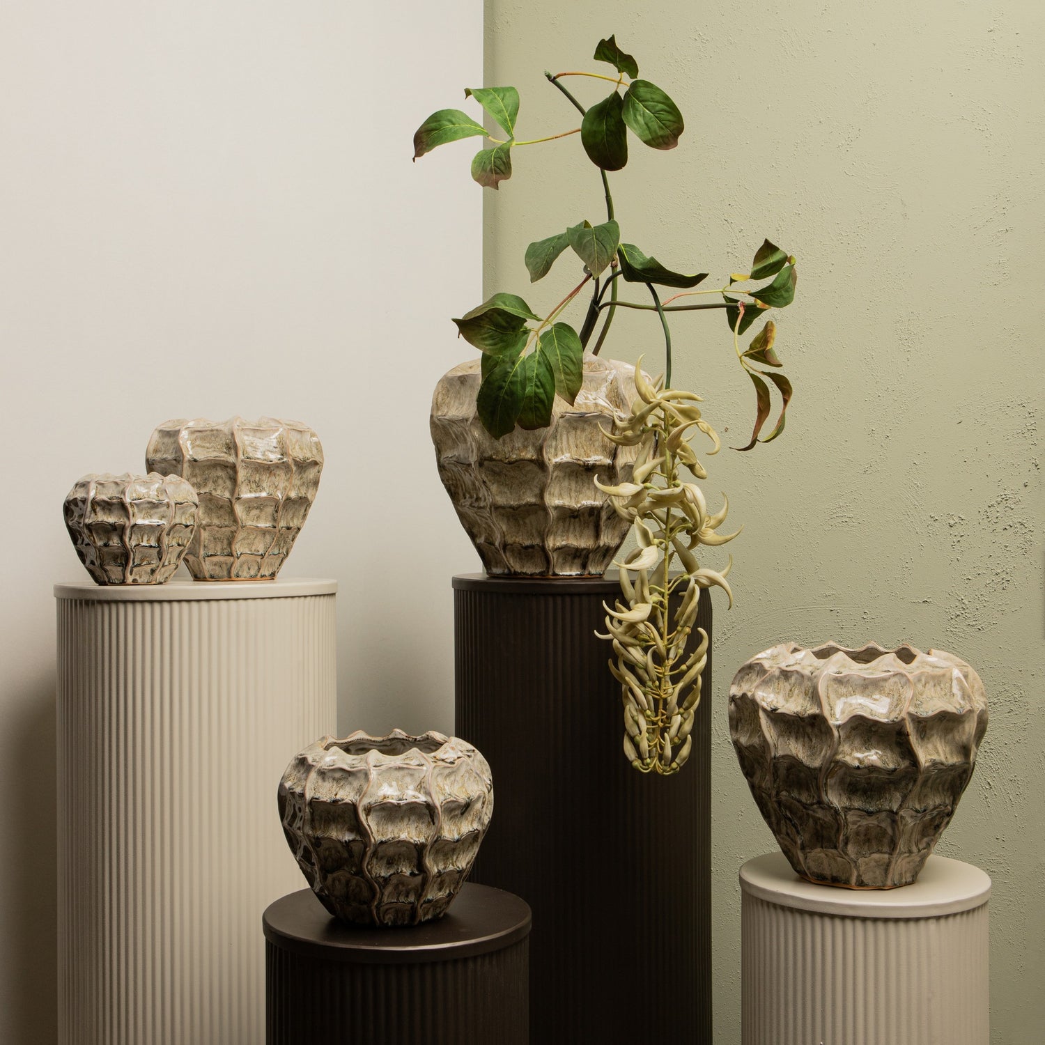 Cedric Cream Ceramic Round Wavy Pot Mixed Colors M