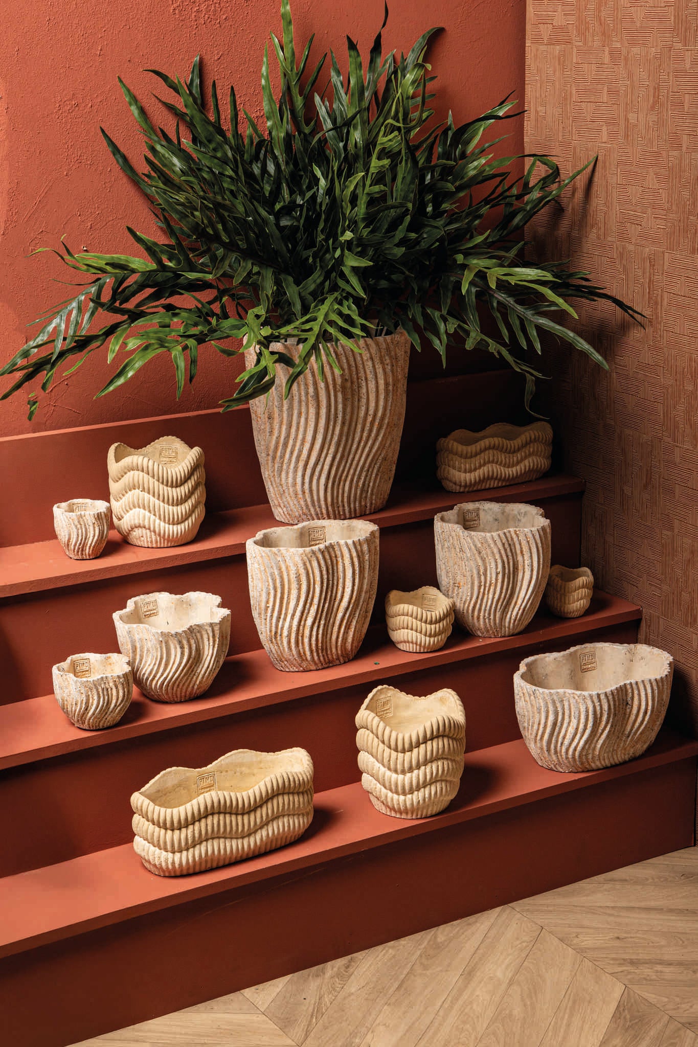 Robbien Cream Cement Round Pot Wavy Lines XS