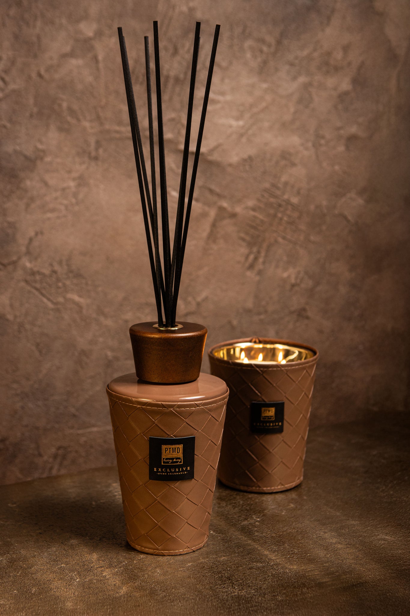 PTMD Exclusive Oak Blackcurrant Scent Candle 900gr