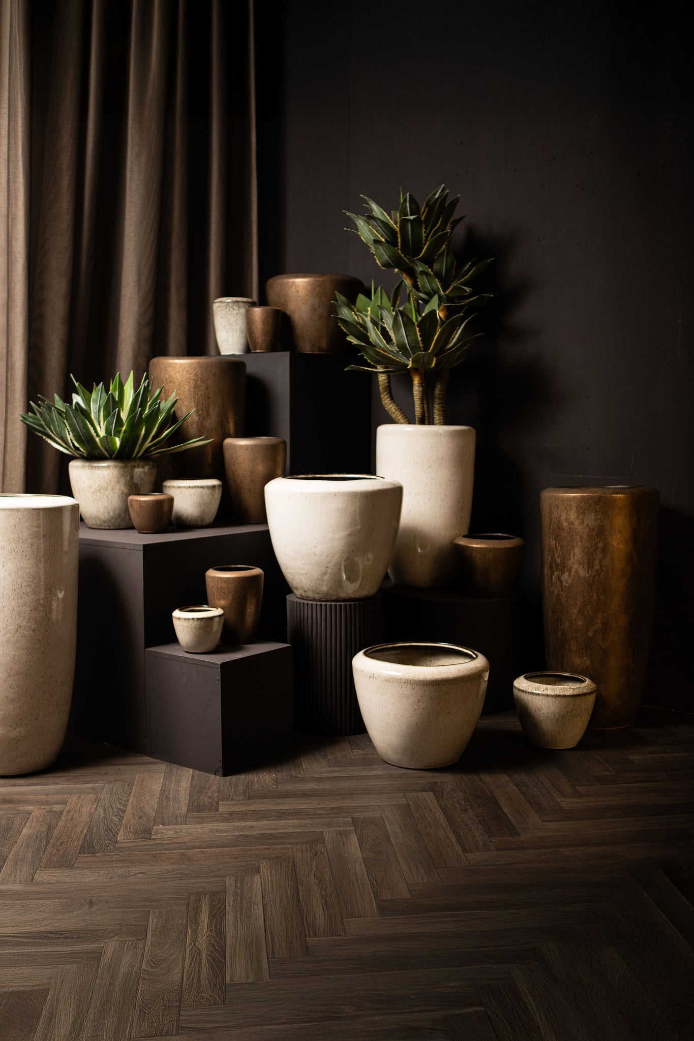 Kyleigh Bronze Round Ceramic Pot Smooth High M