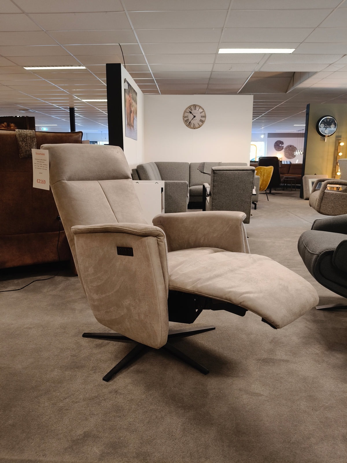 Relaxfauteuil Cadillac Medium - Paola 60 Light Grey - Elek. 2 mtr + lende- + hoofdsteun - Incl. Accu