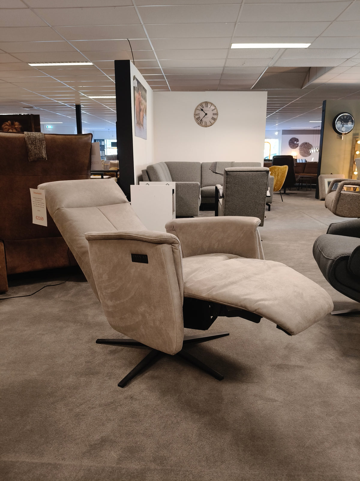 Relaxfauteuil Cadillac Medium - Paola 60 Light Grey - Elek. 2 mtr + lende- + hoofdsteun - Incl. Accu