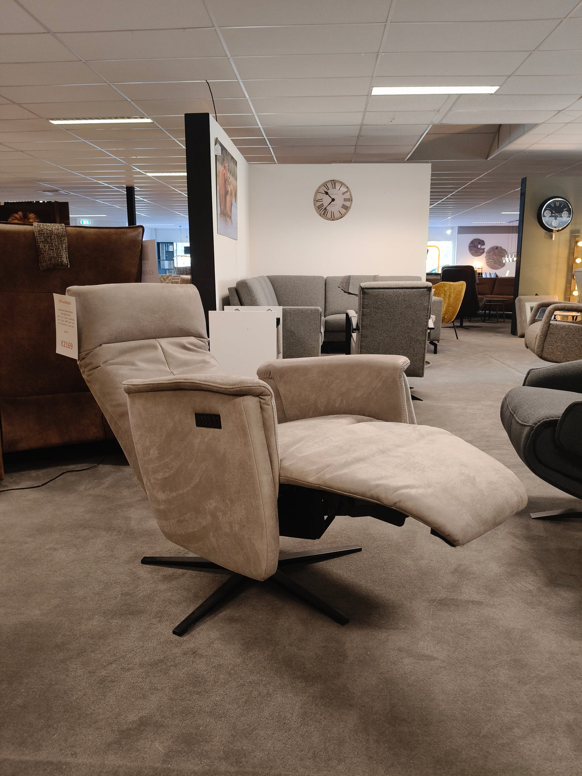 Relaxfauteuil Cadillac Medium - Paola 60 Light Grey - Elek. 2 mtr + lende- + hoofdsteun - Incl. Accu