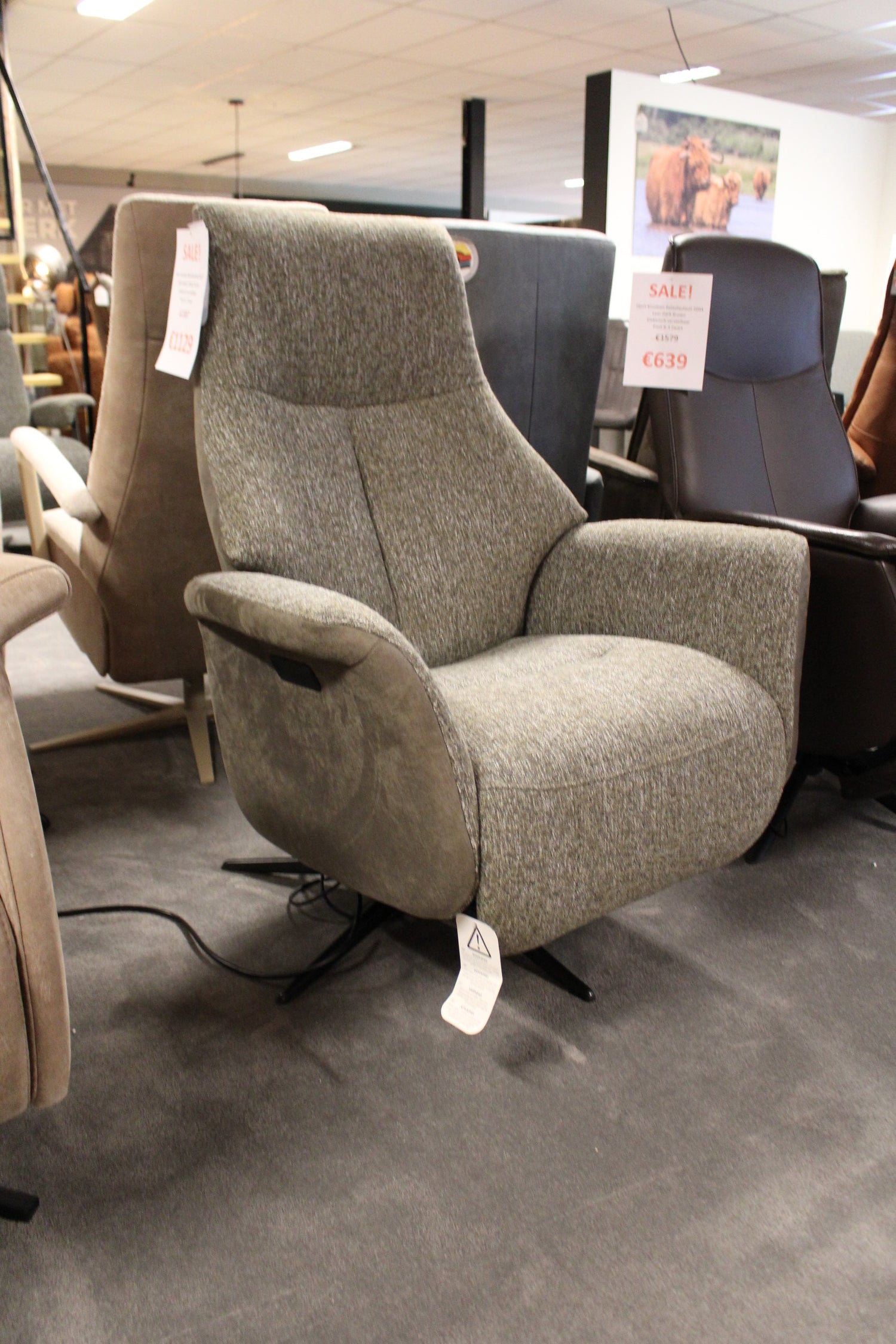 Hjort Knudsen Relaxfauteuil 8117 - Duo stoffering Bull+Oasis - Elektrisch verstelbaar