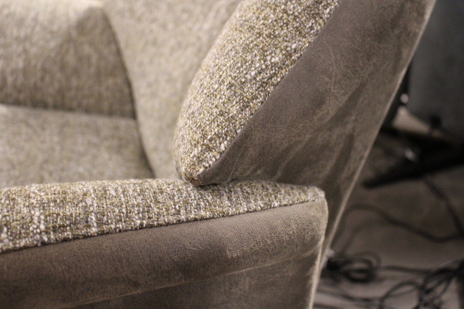 Hjort Knudsen Relaxfauteuil 8117 - Duo stoffering Bull+Oasis - Elektrisch verstelbaar