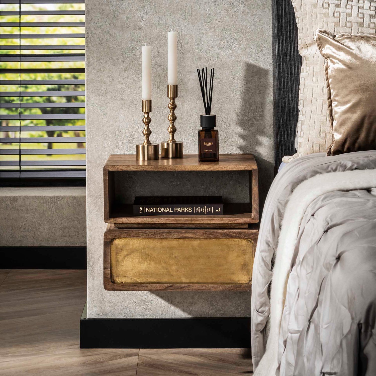 Nachtkastje met 1 lade brass - 40x30x32 cm - Zandkleur - Mango