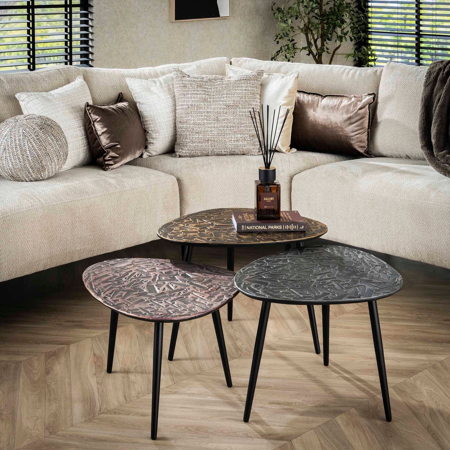 Salontafel Driehoekige Patina Metal - Set van 3 - 60x48x43 cm - Koper, Brons & Zilver - Antiek
