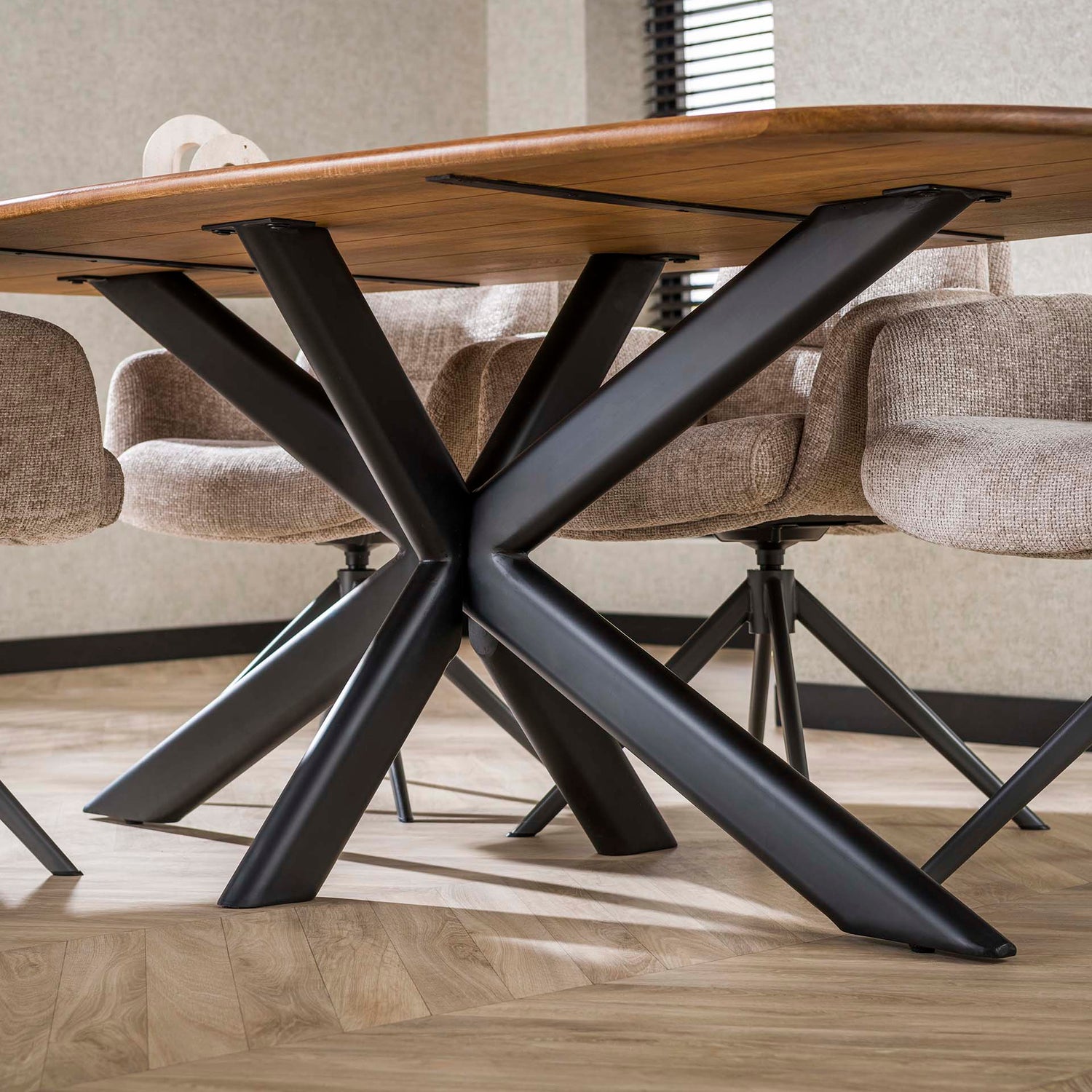 Eettafel Cliff Ovale Buis - 215x105x76 cm - Zandkleur - Mango