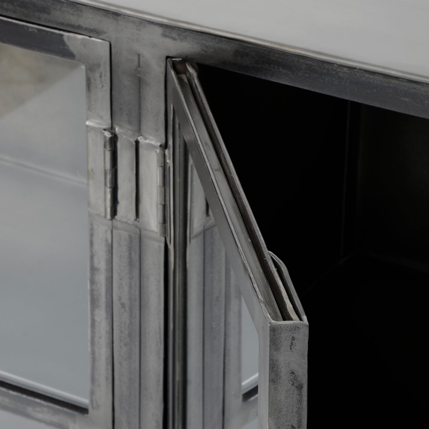 Dressoir Rift Metal met 4 Deuren - 180x40x92 cm - Gun Metal