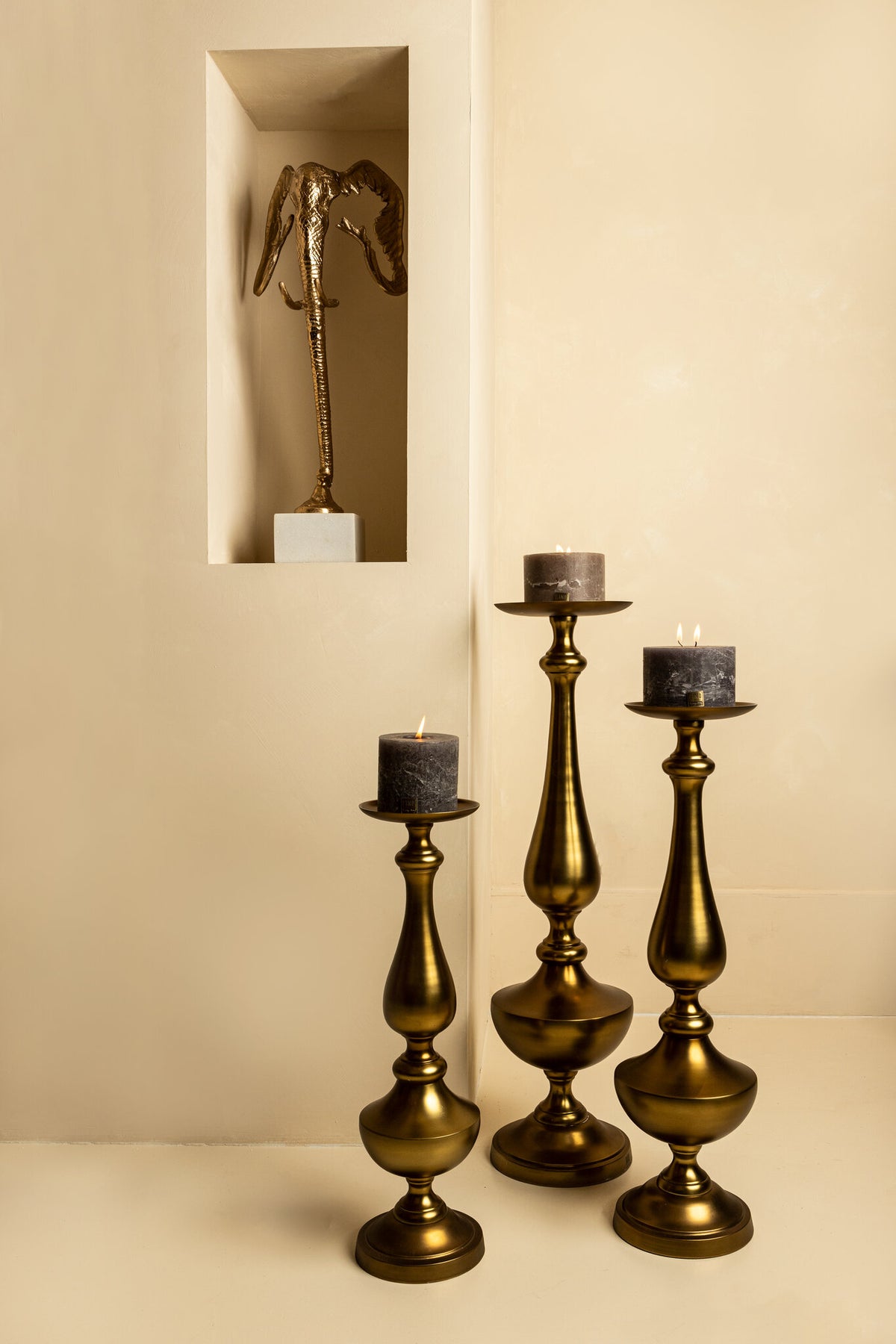 Centy Brass Casted Alu Candle Holder M