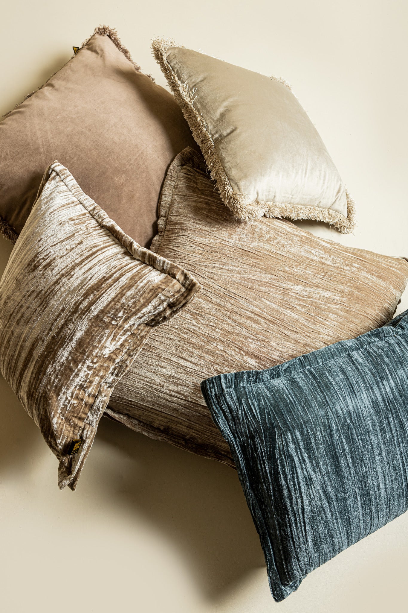 Nous Beige Velvet Cushion With Fringes Square L