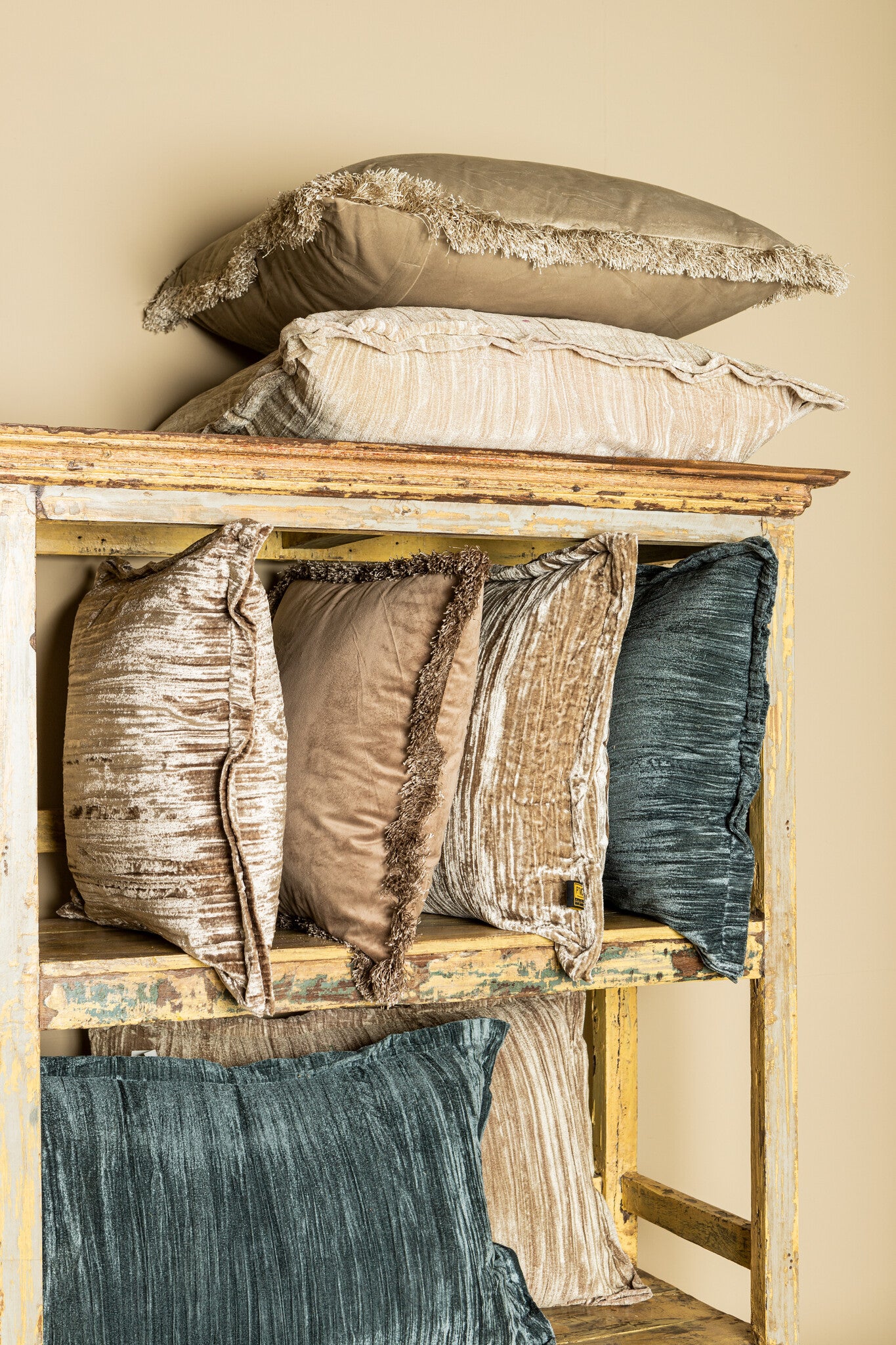 Nous Blue Velvet Cushion With Fringes Square L