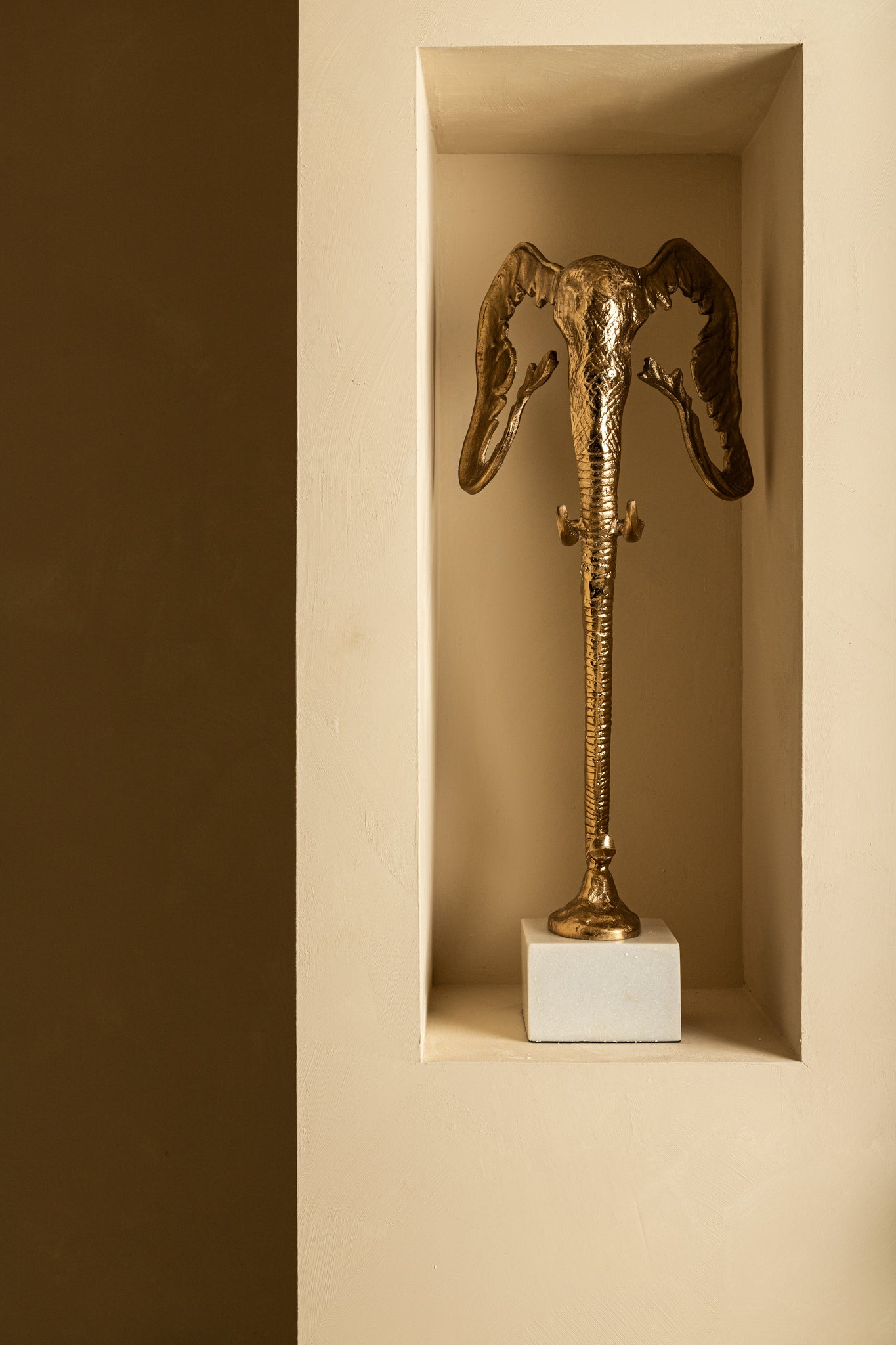 Horton Champagne Alu Elephant Statue Marble Base L