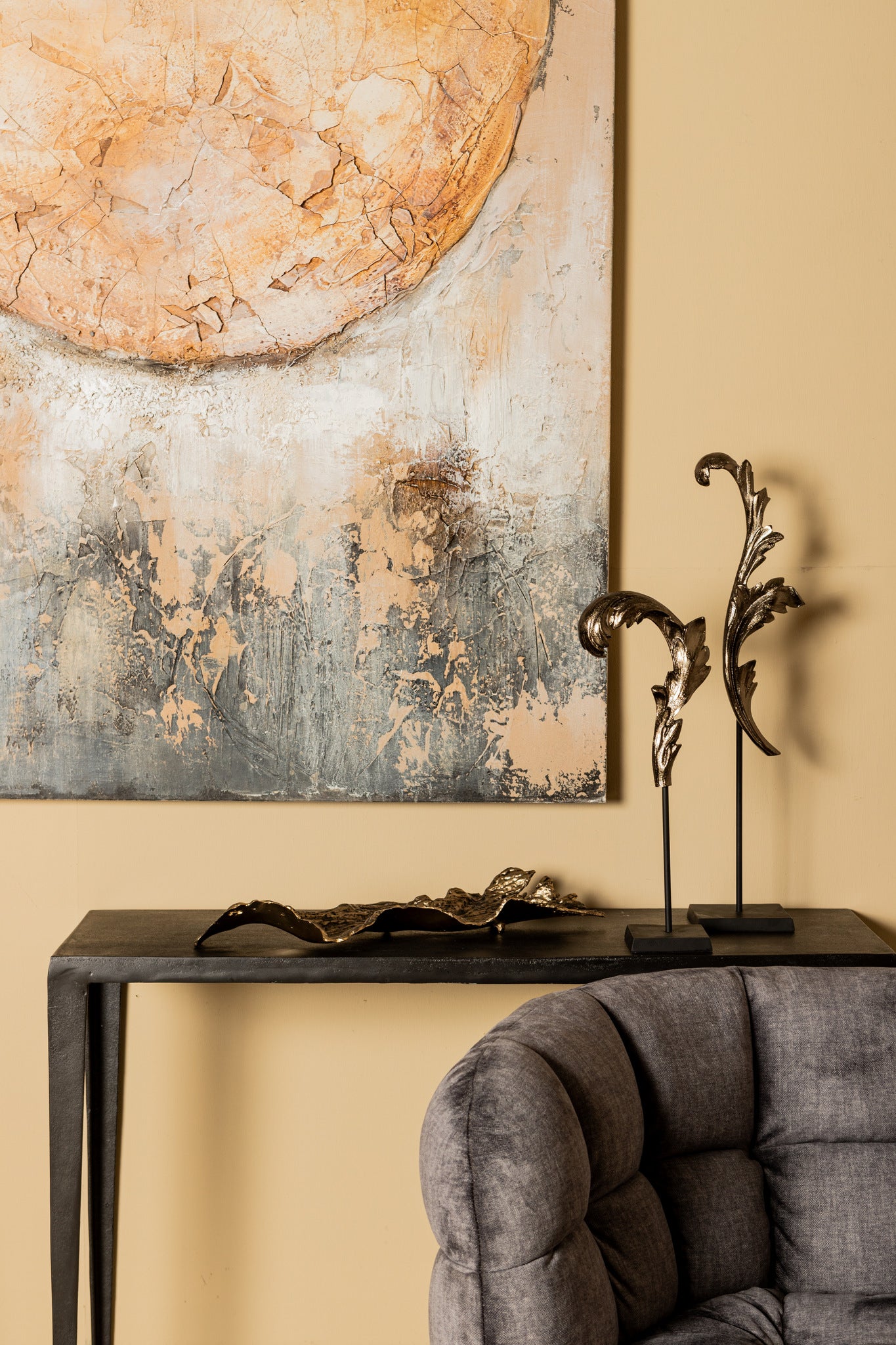 Imelda Black Alu Statue Leaf Shaped Large