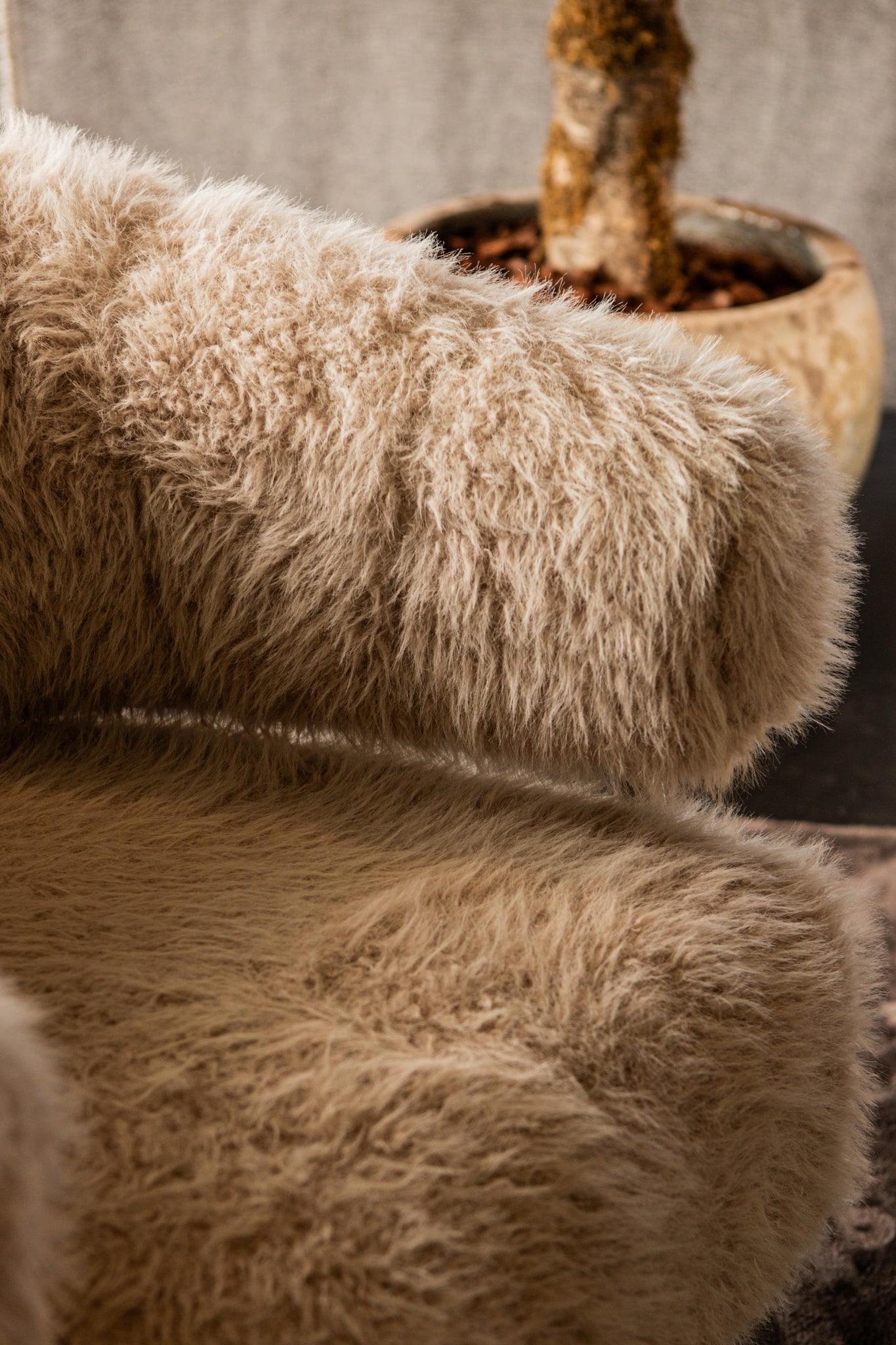 Hair Cream Fauteuil Gold Metal Base