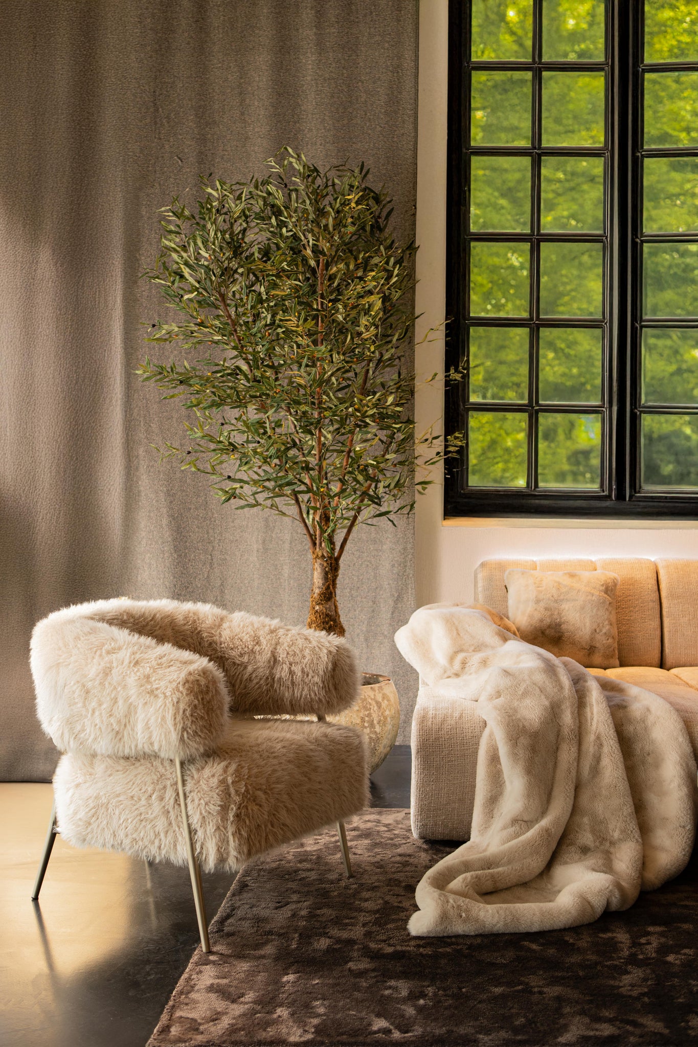 Hair Cream Fauteuil Gold Metal Base