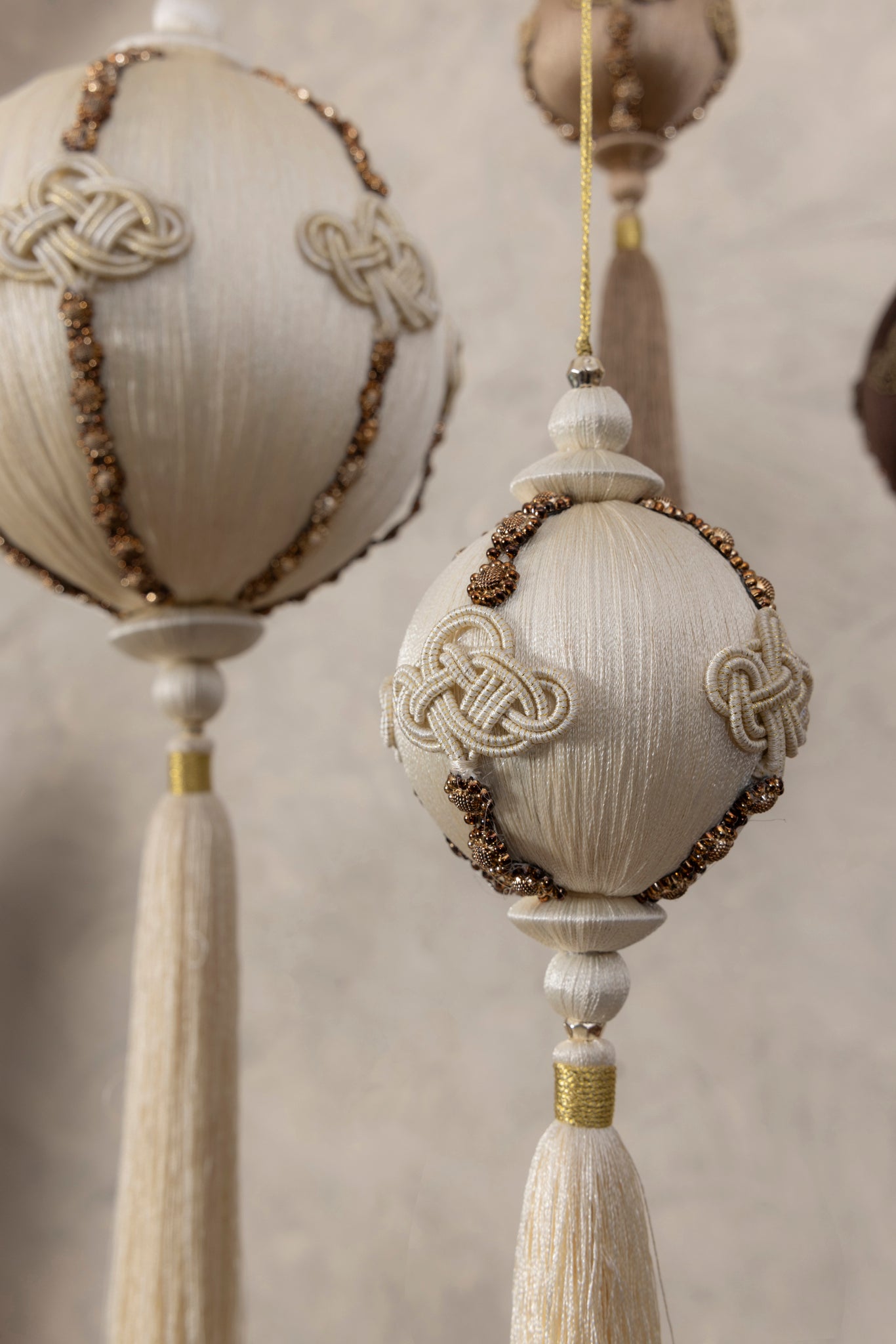 Dahryl Cream Polyester Thread Ball W Tassel L