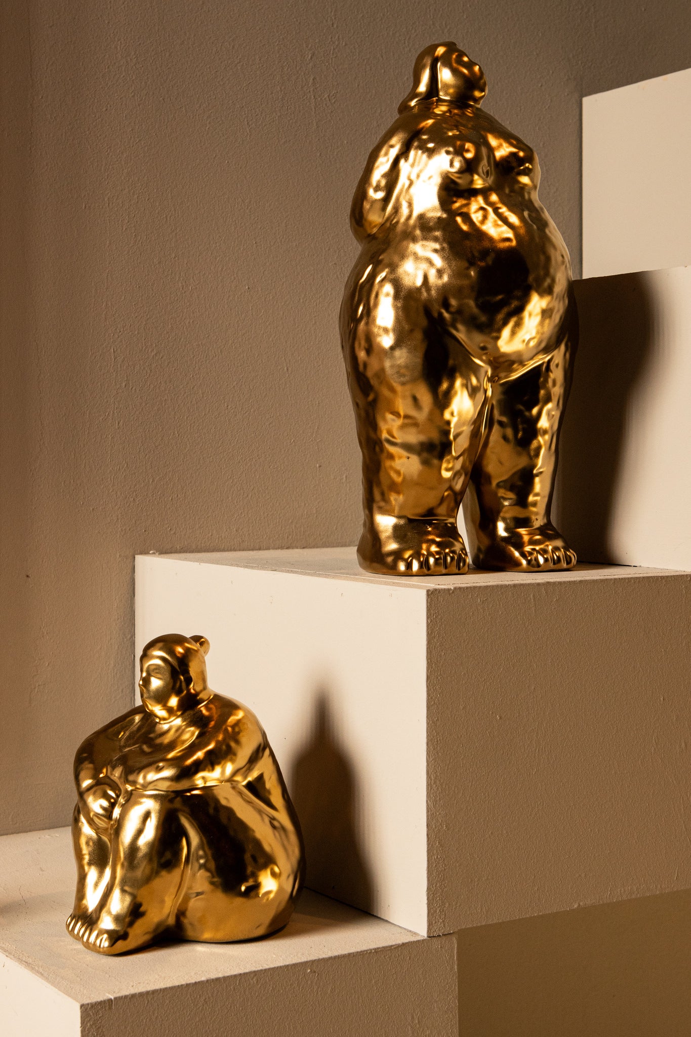 Oday Gold Ceramic Women Statue Standing A