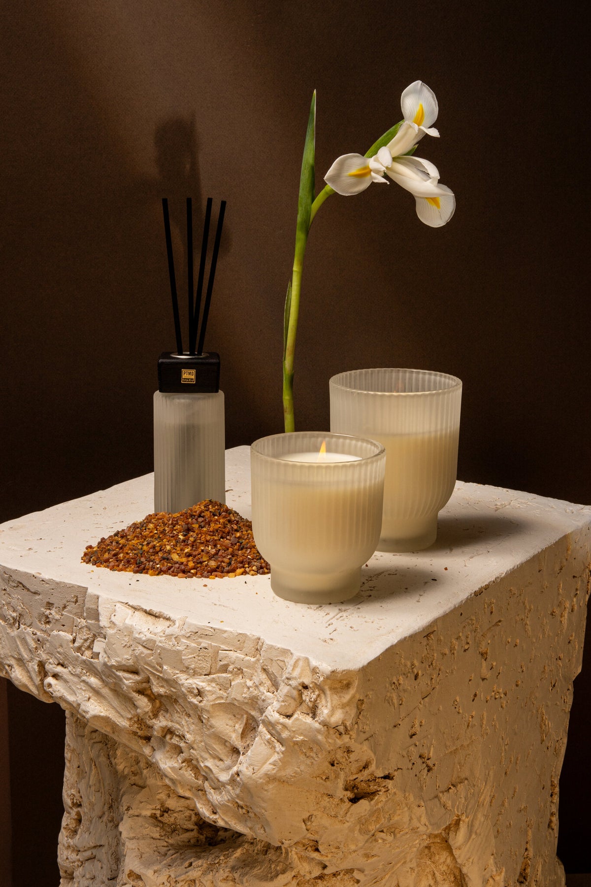 New Elements Oud Minerale Scented Candle 380g L