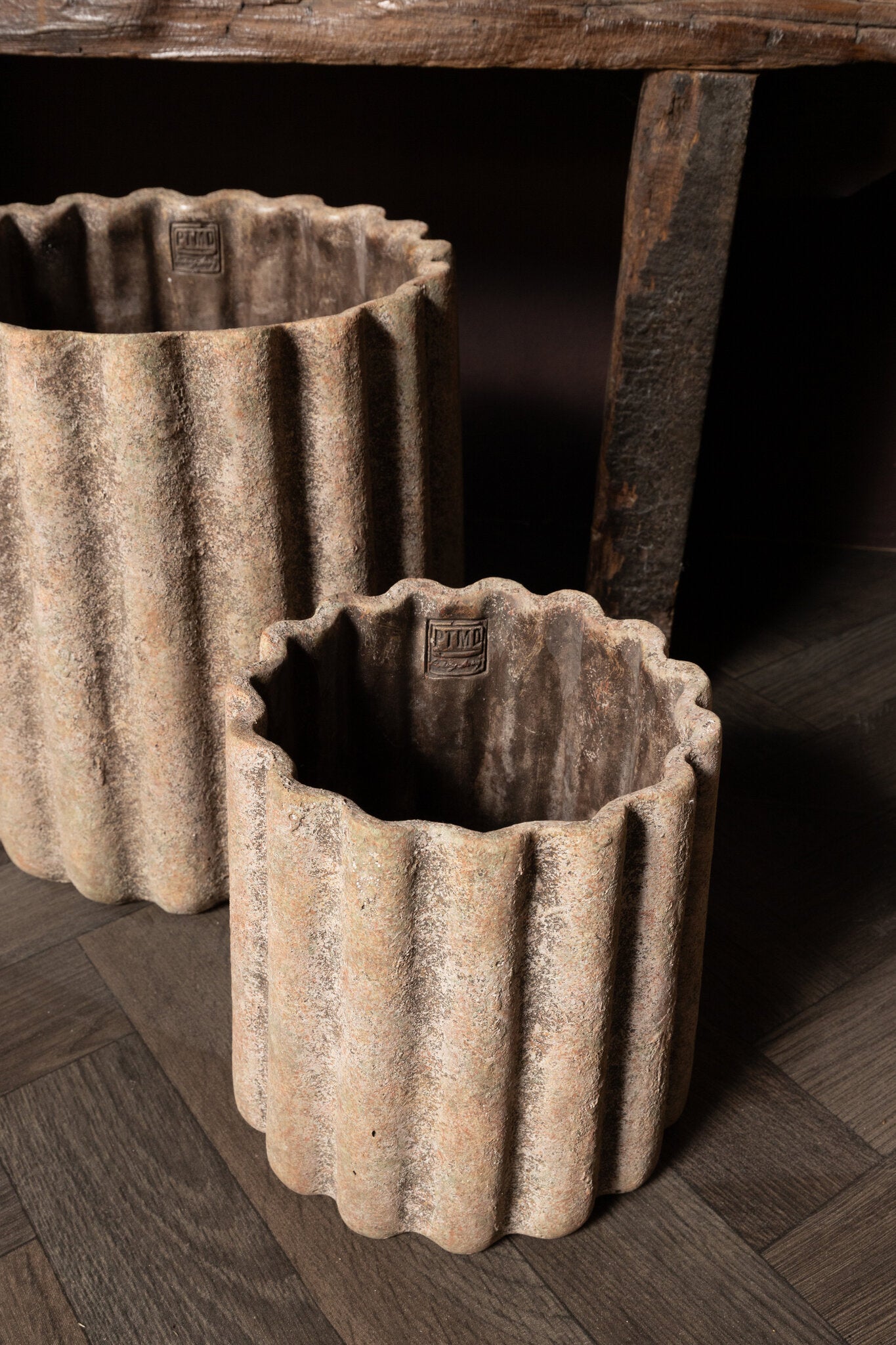Jaydean Grey Cement Plate Ribbed Structure Round L