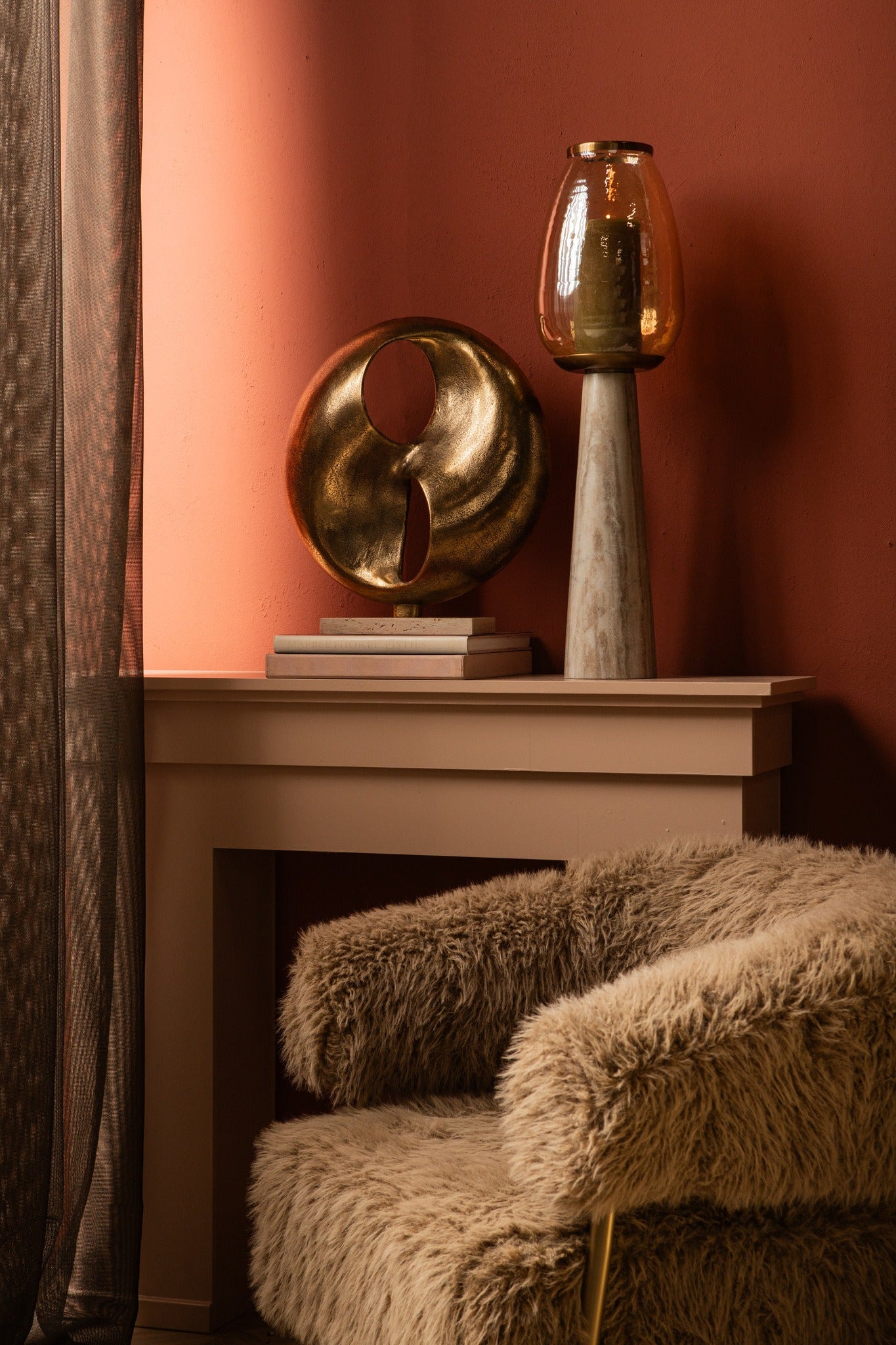 Deuie Brass Casted Alu Statue Travertine Base