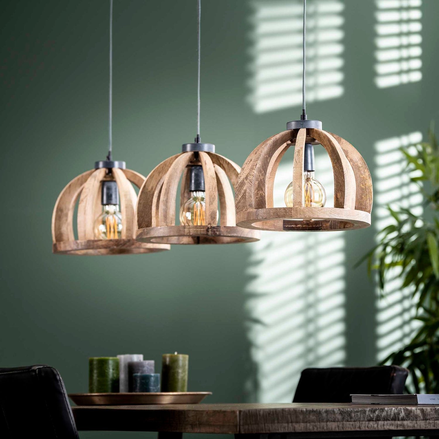 Hanglamp met 3x Ø30 gebogen houten spijlen - 120x30x150 cm - Mango Naturel