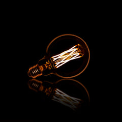 Lichtbron LED filament bol E27 - 9,5x9,5x14 cm - 6W Dimbaar - Amber - Glas