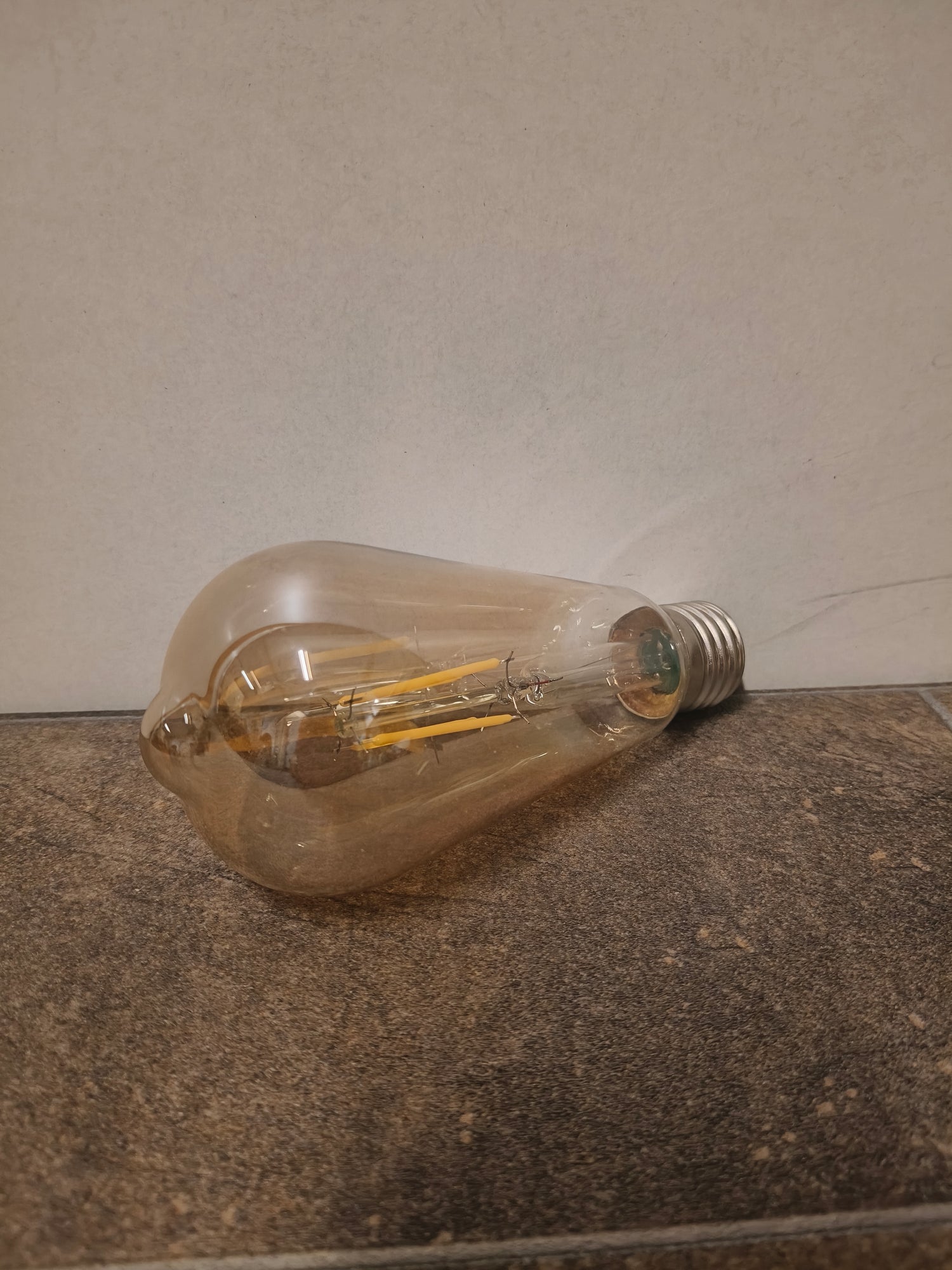 ACTIE: Huismerk LED E27 lichtbron ST64