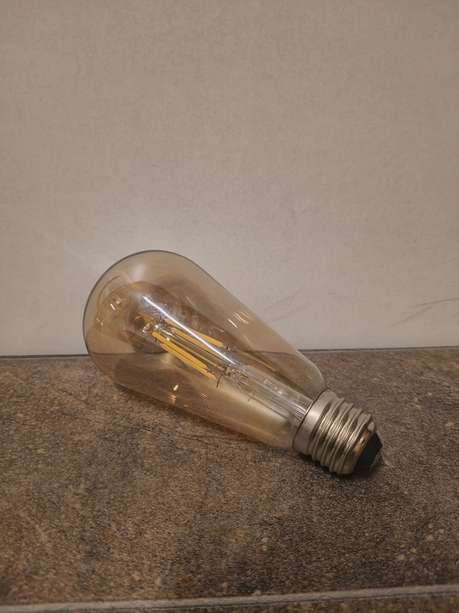 ACTIE: Huismerk LED E27 lichtbron ST64