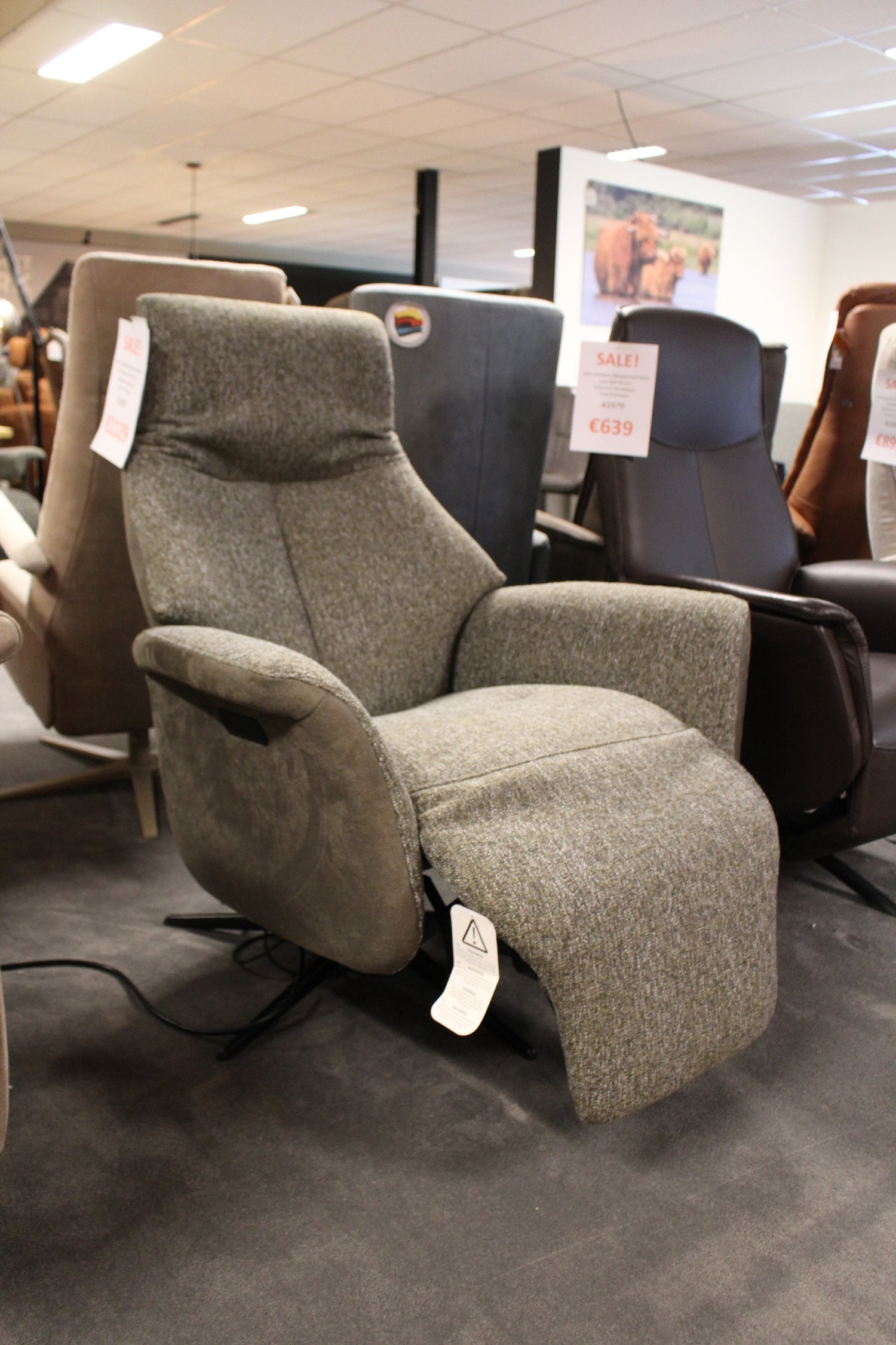 Hjort Knudsen Relaxfauteuil 8117 - Duo stoffering Bull+Oasis - Elektrisch verstelbaar